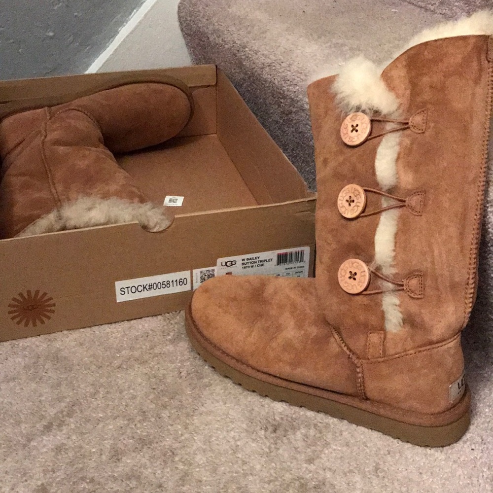 Chestnut UGG. Worn once. Authentic